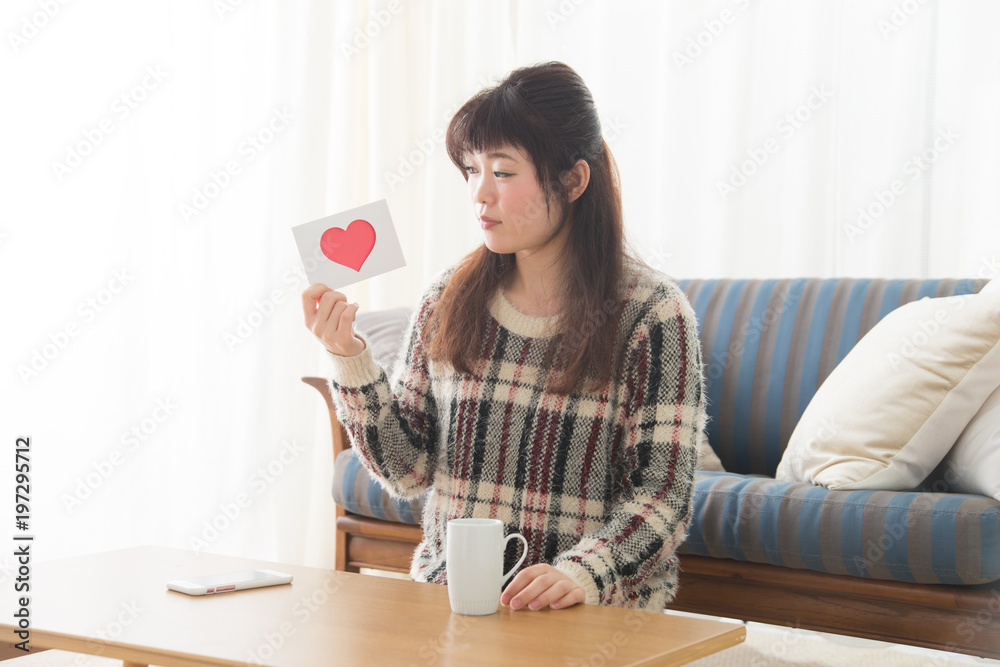 リビング・女性