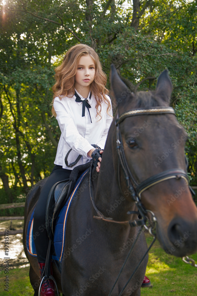 Obraz premium girl teenager with a horse
