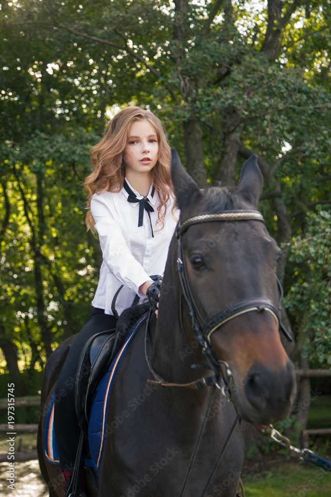 Obraz premium girl teenager with a horse