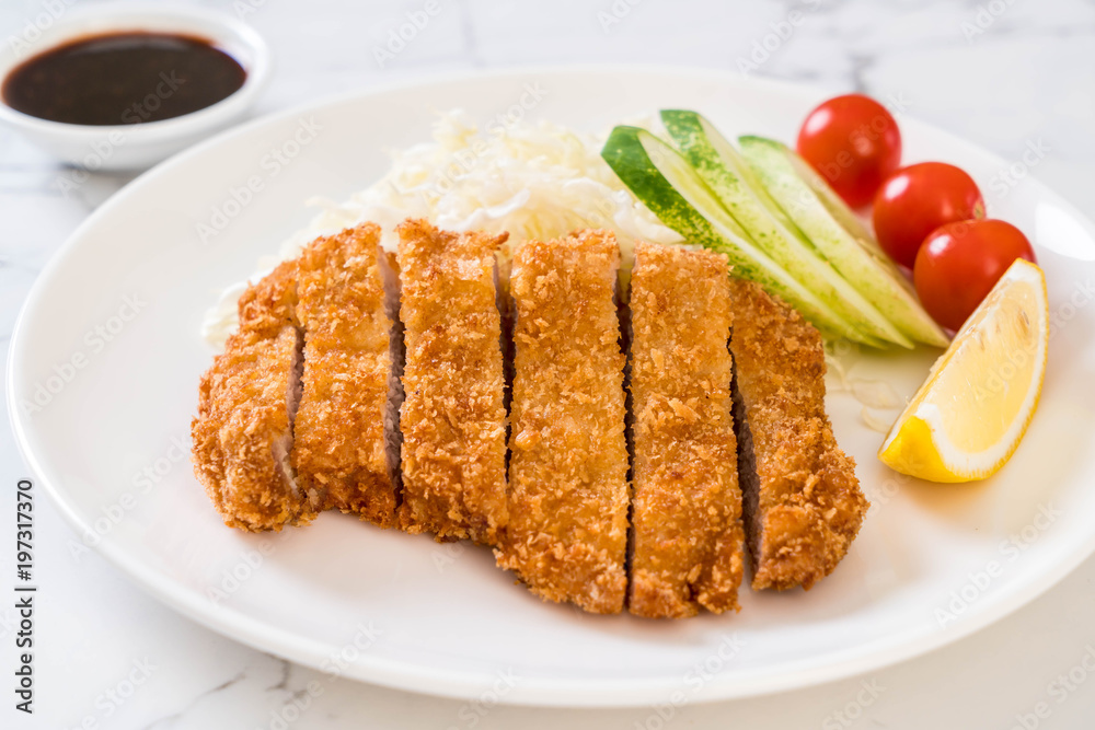 Japanese deep fried pork cutlet (tonkatsu set) Japanese deep fried pork cutlet (tonkatsu set)