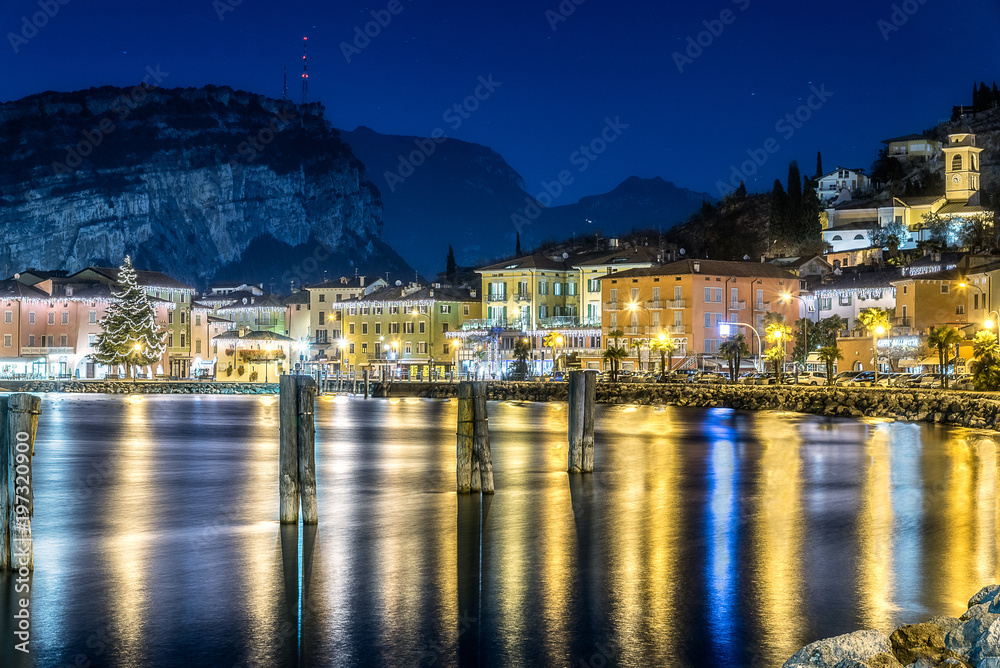 Fototapeta premium torbole di notte trentino