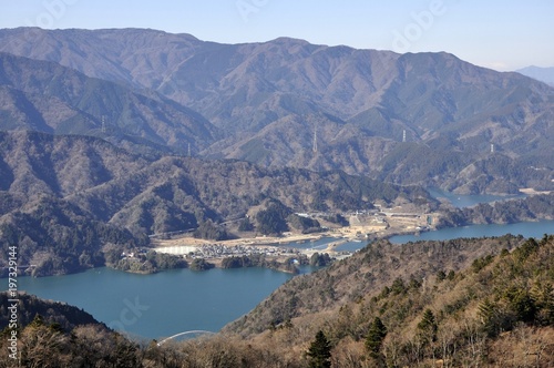 丹沢と宮ヶ瀬湖の眺望