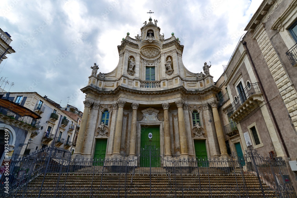 Fototapeta premium カターニャの遺跡と教会