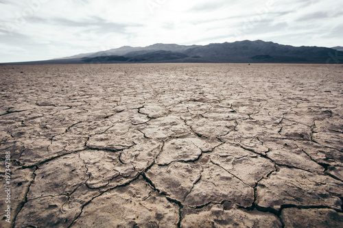 Fototapete Extremly dry soil in the Desert