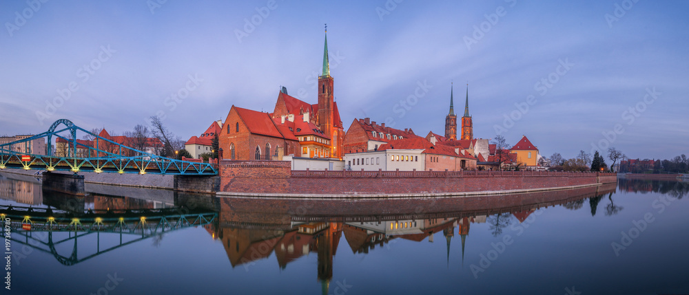 Obraz premium Wroclaw, Poland- View of the old town Ostrow Tumski 