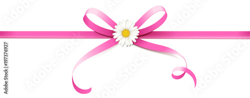 Rosa Schleife mit Margeriten Blüte, mittig