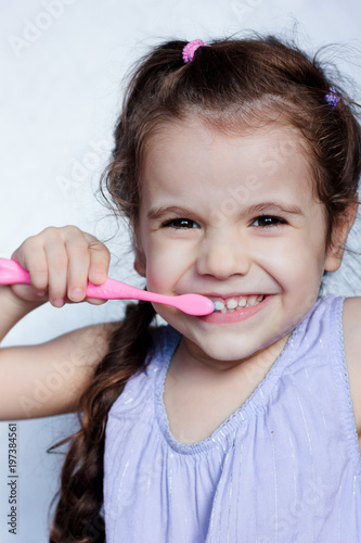 Little kid girl cleaning te...