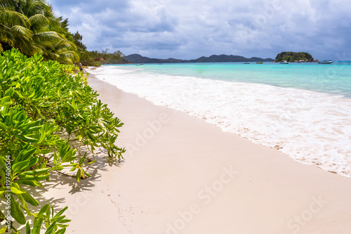Fototapeta Naklejka Na Ścianę i Meble -  Seychelles, Paradise beach. La Digue at Anse Lazio, Source d’Argent.