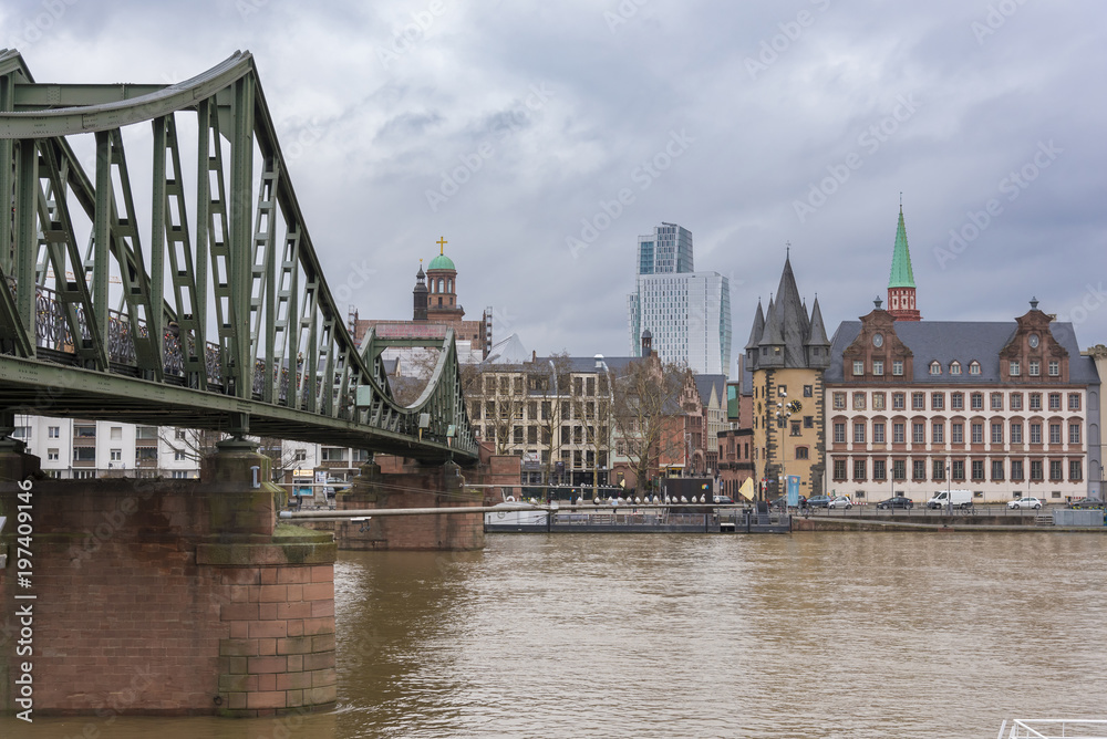 Frankfurt y rio Main (Alemania).