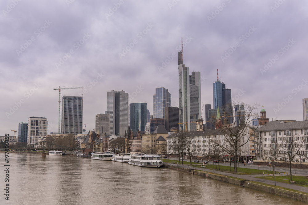 Frankfurt y rio Main (Alemania).
