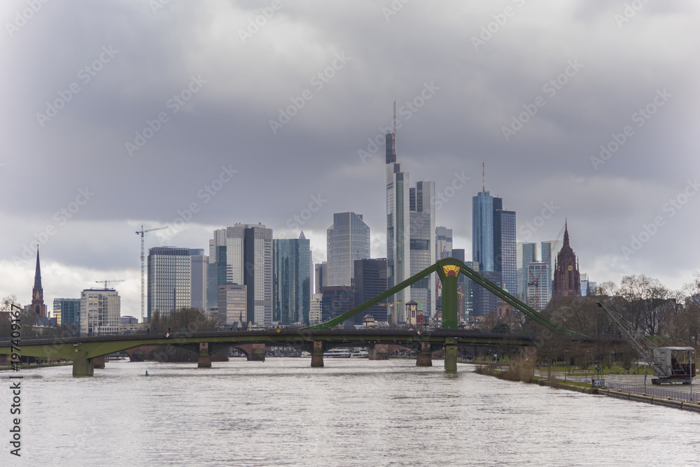 Fototapeta premium Rzeka Frankfurt i Men (Niemcy).