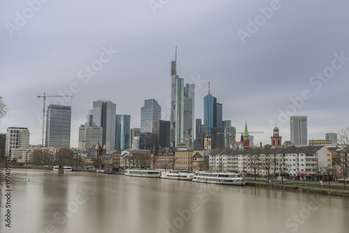 Frankfurt y rio Main  Alemania .