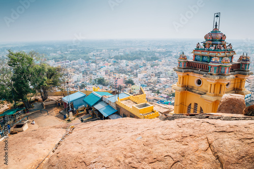 Obraz na płótnie Trichy cityscape from Rockfort, Thayumanaswami temple in Tiruchirappalli, India w salonie