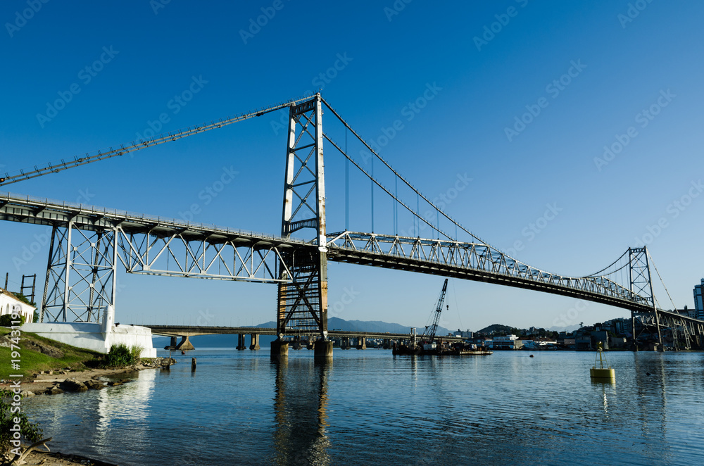 Naklejka premium Hercilio Luz Bridge, Florianopolis Santa Catarina Brazil. Ponte of the beginning of the 20th century, is the postcard of the state of Santa Catarina