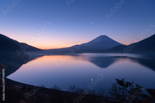 富士山の夜明け 