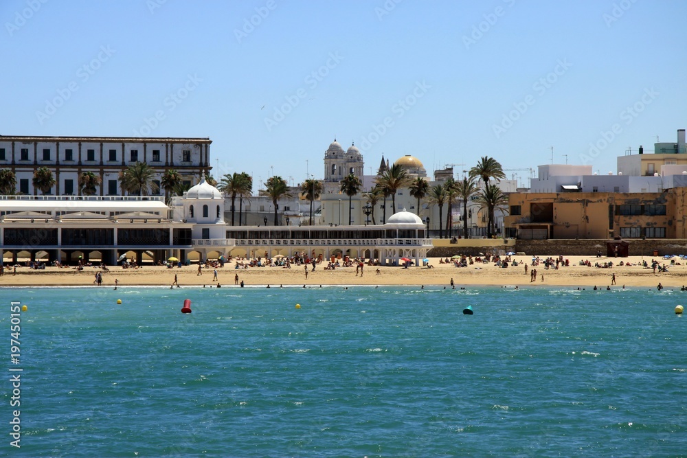 Naklejka premium La Caleta Beach on the Atlantic ocean near fortress of Castillo-Fortalesa de Santa Catalina.