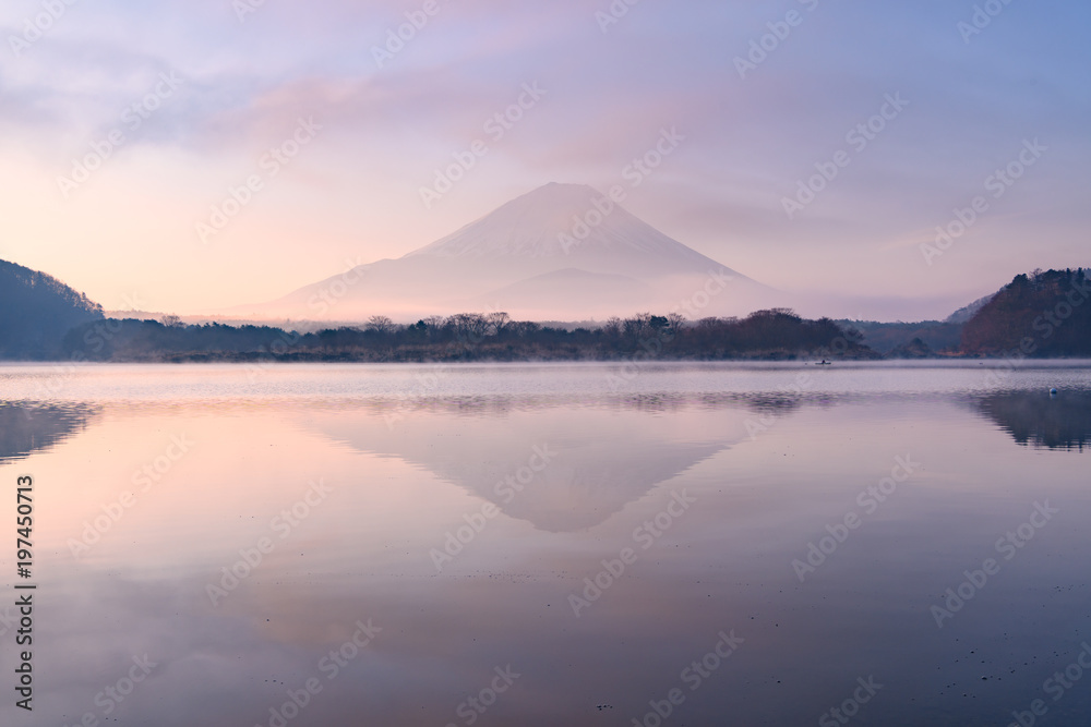 朝靄の富士山