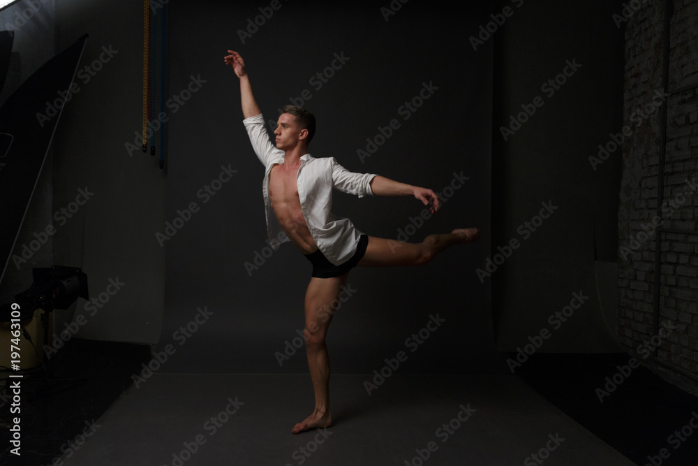 Obraz premium men is dances in a black pants