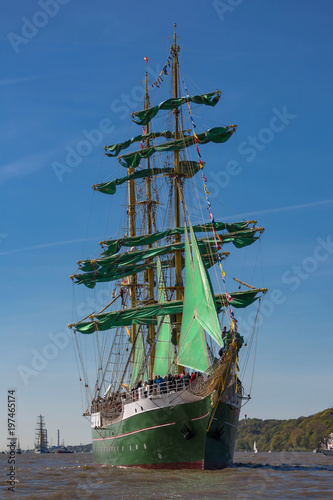 Segelschiff auf der Elbe photo