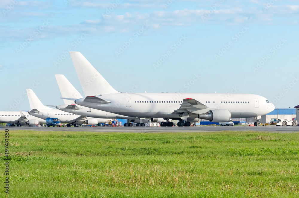 Number of passenger aircraft parked at the airport, on service before departure. Number of passenger aircraft parked at the airport, on service before departure.