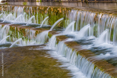 Abundante fuente de agua