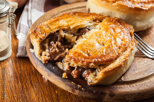 Photographie Fresh beef stew pie on a cutting board