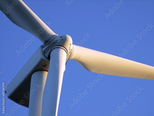 Wallpaper Mural 青空の風力発電の羽根 Torontodigital.ca