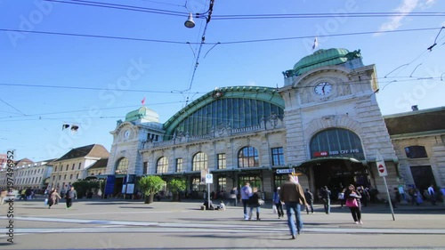 4K Timelapse trainstation - commuters entering in the station. Dynamic western City & commuters