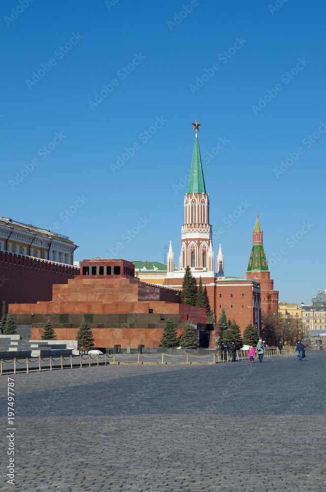 Obraz premium Moscow, Russia - March 19, 2018: Red square. The Lenin Mausoleum and tower of the Moscow Kremlin