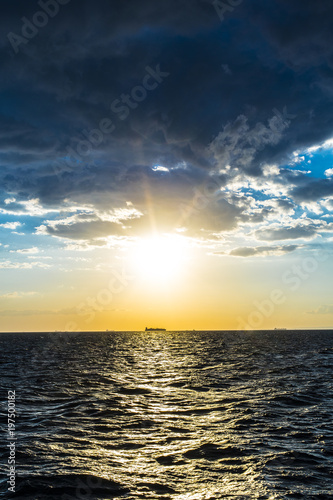 Fototapeta Naklejka Na Ścianę i Meble -  Bright sunset at the sea in patong beatch in istanbul