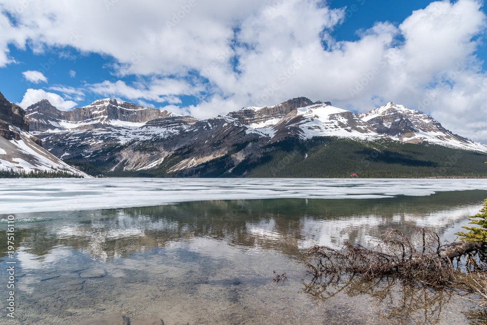Berge und Wasser im Banff Nationalpark in Kanada