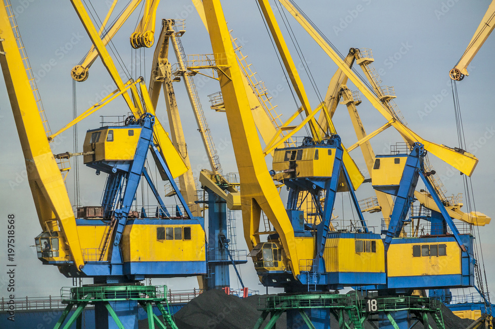Hafenkräne für Schüttgutverladung,Riga,Lettland Hafenkräne für Schüttgutverladung,Riga,Lettland