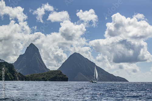 Segelyacht vor dem Wahrzeic...