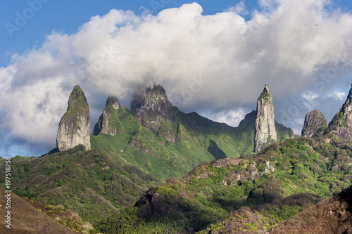 Die schroffen Berge de Insel Ua Pou, Marquesas Inseln,französisch Polynesien photo