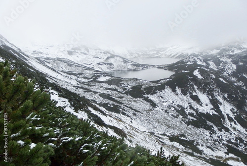 Tatry Wysokie, Polska - droga przez Świstową Czubę z widokiem na Pięć Stawów photo