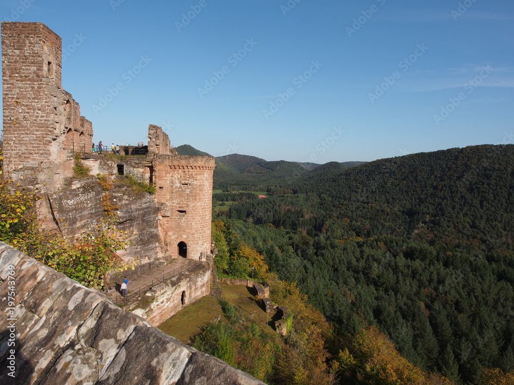 Rund um Burg Altdahn - Ruine einer Felsenburg im südlichen Pfälzerwald, dem deutschen Teil des Wasgaus
