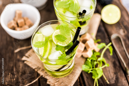 mojito cocktail alcohol bar long drink