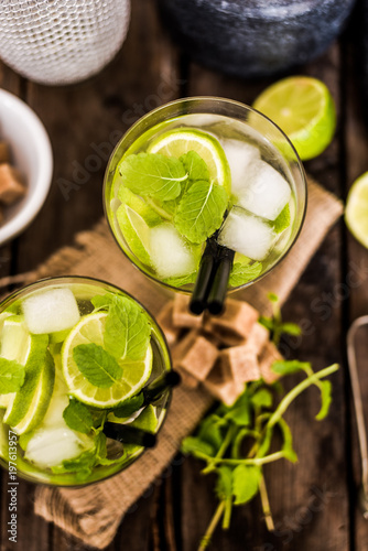 mojito cocktail alcohol bar long drink