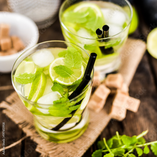 mojito cocktail alcohol bar long drink