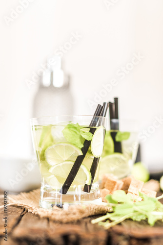 mojito cocktail alcohol bar long drink