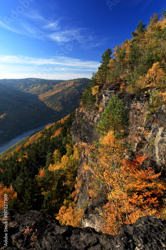 river in between an autumn mountain