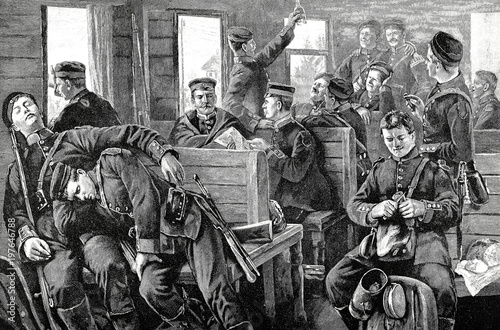 Soldaten im Zug auf der Heimfahrt vom Manöver