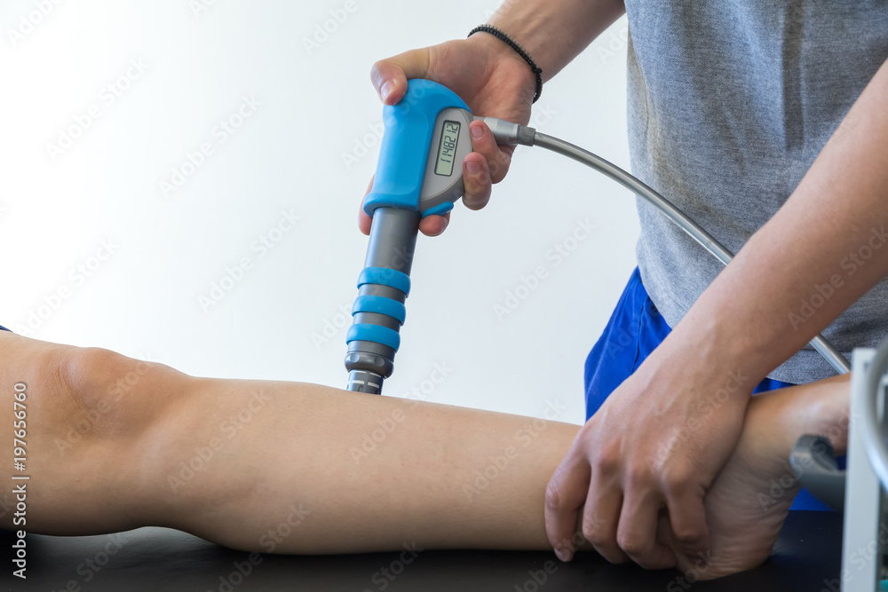 physical therapy of the knee and the foot with shock wave