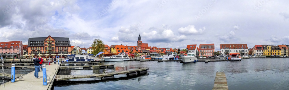 Waren an der Müritz, Yachthafen und Altstadt 