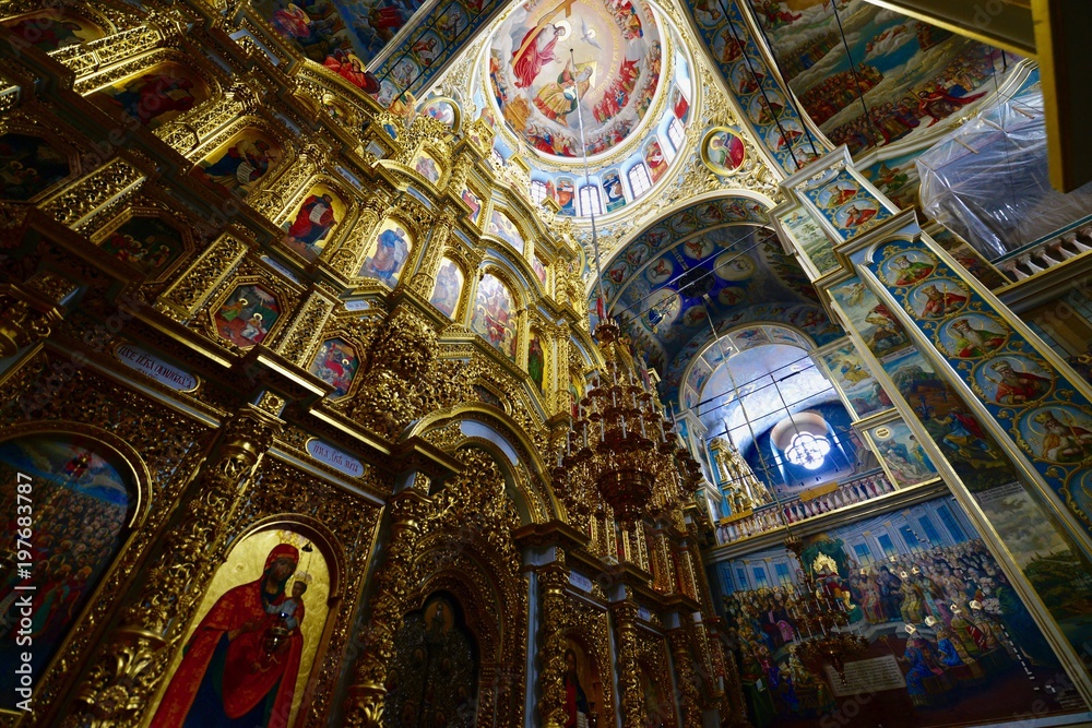 キエフのギリシャ正教会と地下鉄