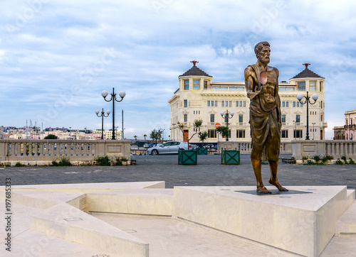 Archimedes Statue