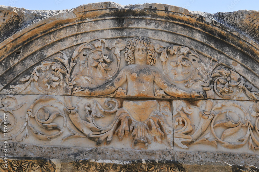 Éfeso foi uma cidade grega antiga na atual provincia de Esmirna, Turquia, construída no século X A.C.