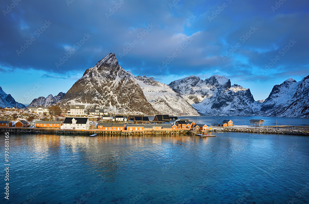 Obraz premium Beautiful winter landscape of picturesque fishing village in Lofoten islands, Norway