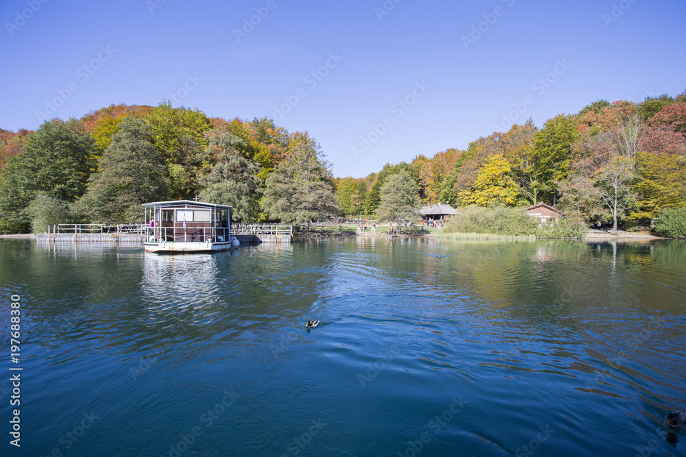 Fototapeta premium Touristic boat on Plitvice lake