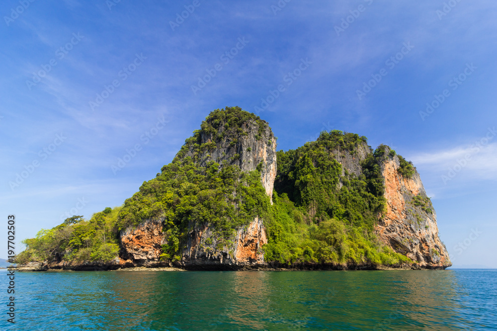 Obraz premium blue sky Needle, sea, island